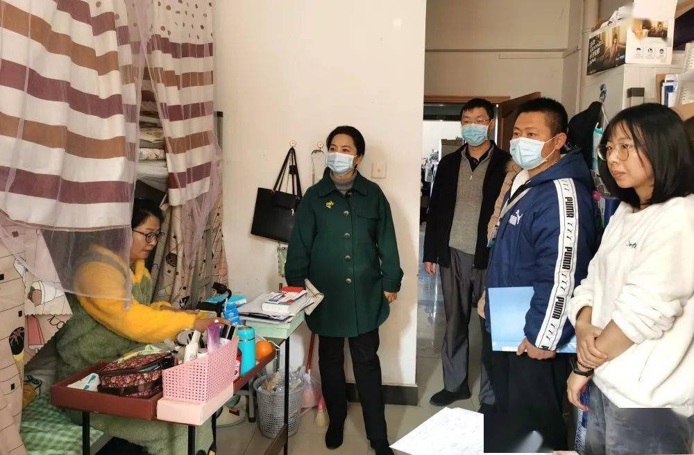 云南省腫瘤醫(yī)院 昆明醫(yī)科大學(xué)第三附屬醫(yī)院黨委副書記劉志敏到我院學(xué)生宿舍進(jìn)行安全檢查并與輔導(dǎo)員進(jìn)行座談