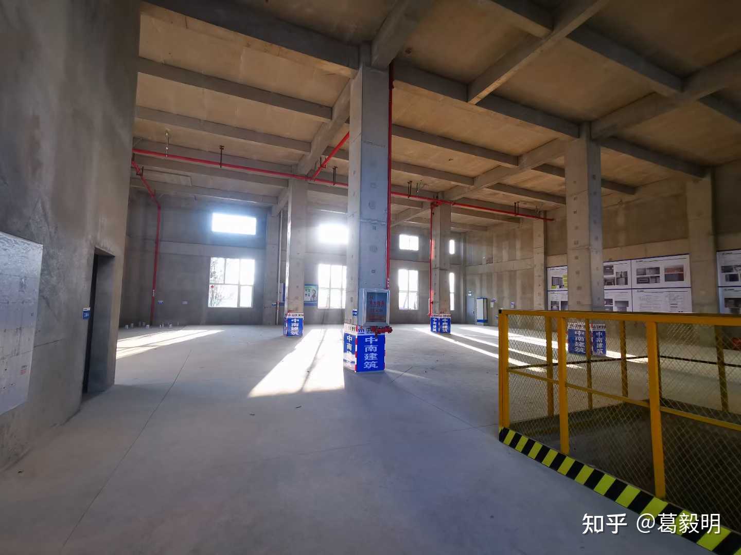 中南高科廣東肇慶端州標準廠房出售，另有工業(yè)用地可定制廠房，可承接新材料、涂料、機械加工、裝備制造等行業(yè)。