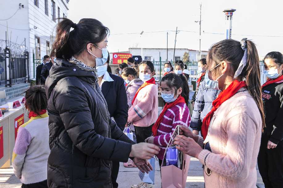 中南財經(jīng)政法大學(xué)江蘇校友會情系邊疆教育萬里送愛心